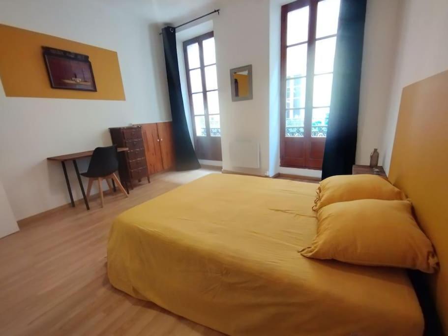 Appartement En Plein Centre. Carpentras Bagian luar foto