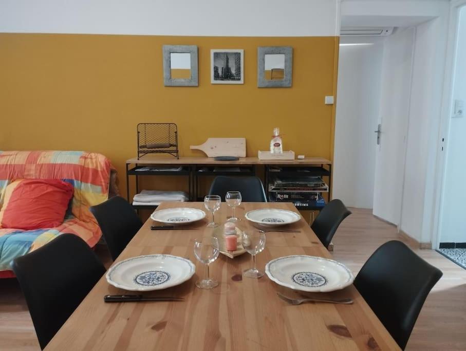 Appartement En Plein Centre. Carpentras Bagian luar foto